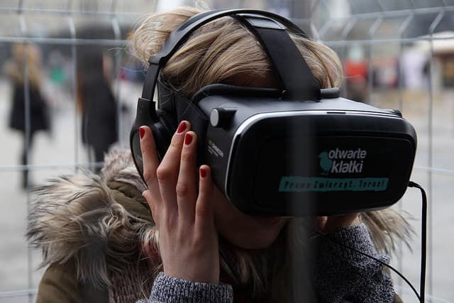 VR